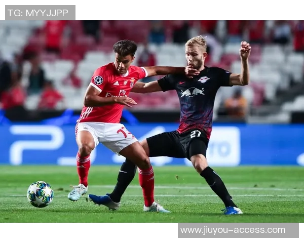 德甲精彩对决莱比锡逆转本菲卡神奇扑救点燃全场热情与转会传闻